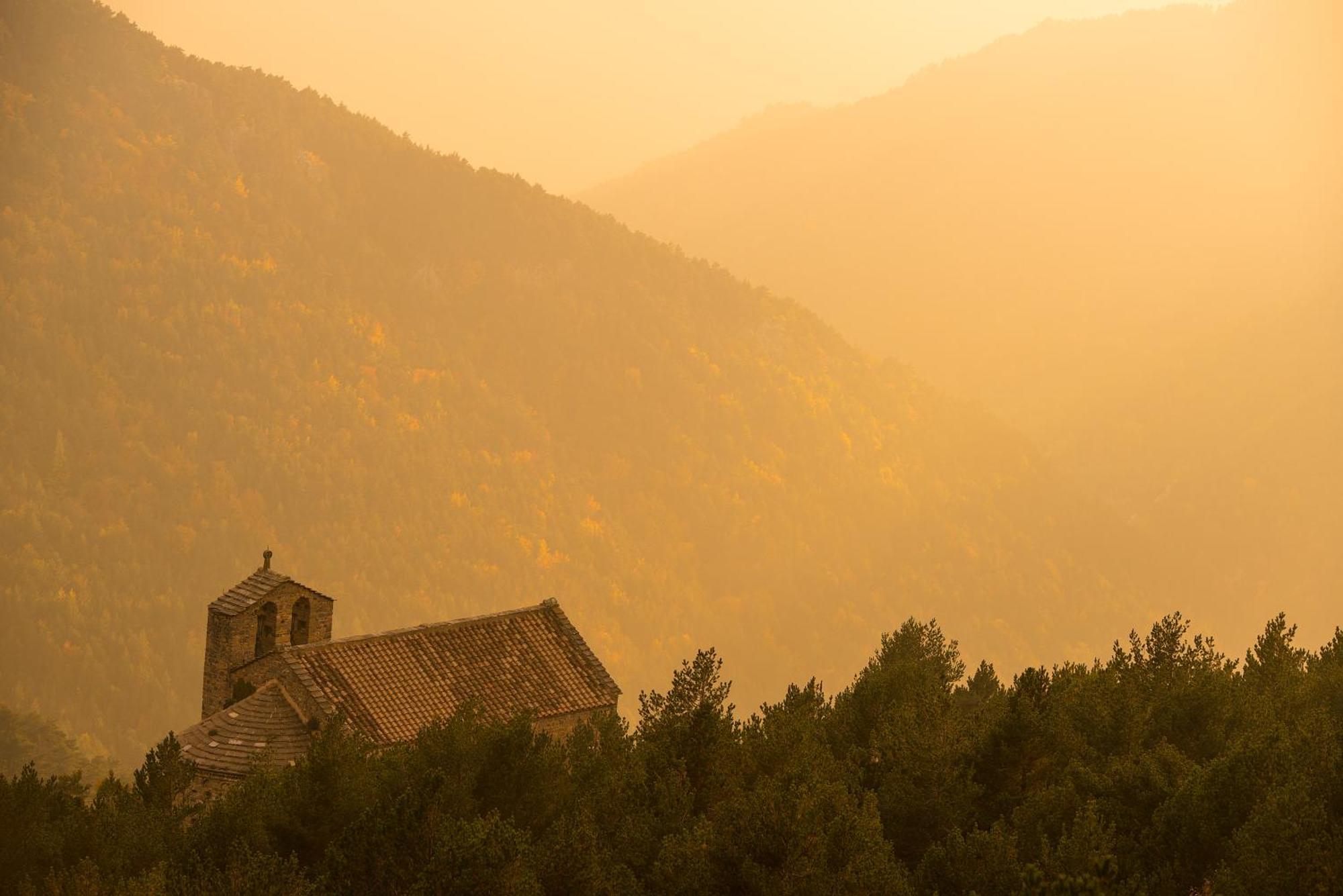 Santuari De Santa Maria De Montgrony Hotel Gombren Bagian luar foto